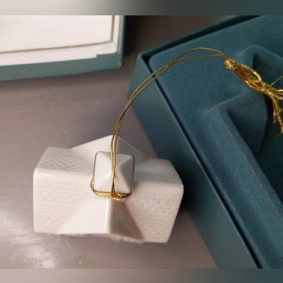 1990 The LENOX Christmas Village Church White Figurine In Storage Box - Picture 5 of 7